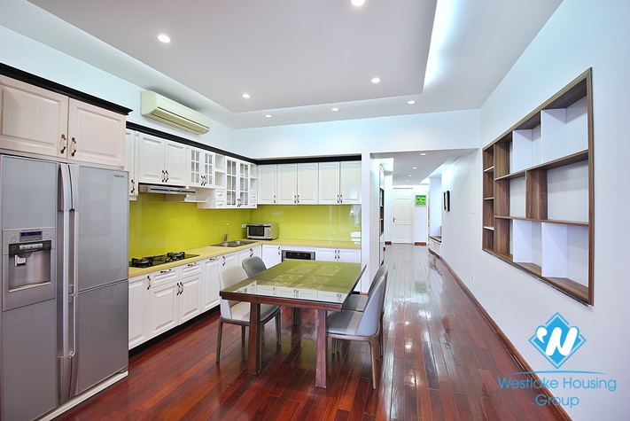 Lake view and spacious 3 beds apartment for lease in Vu Mien st, Tay Ho