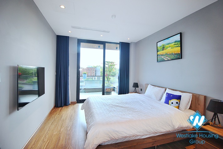 A cutie 2 bedrooms apartment for rent in Nghi Tam st, Tay Ho