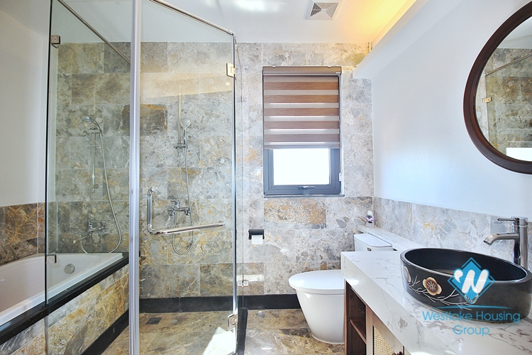 Top floor and lakeview 3beds apartment for rent in Tu Hoa st, Tay Ho