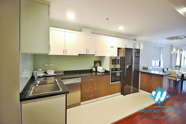 A wonderful lake view 2 bedroom apartment for rent in Xuan dieu