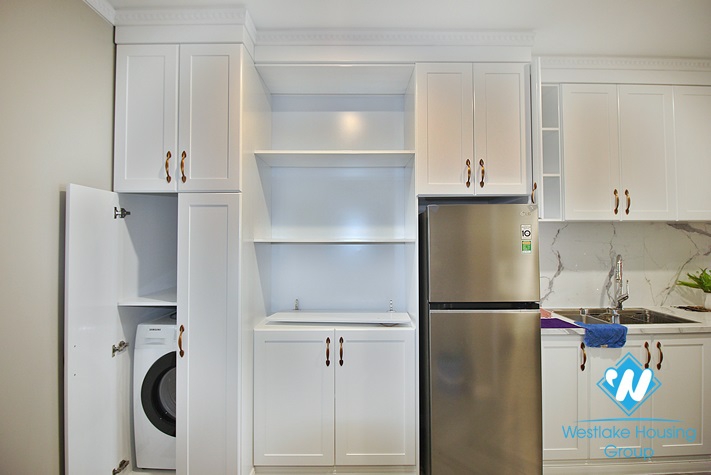 Lake view and brand new 2beds apartment for rent in Xuan Dieu, Tay Ho