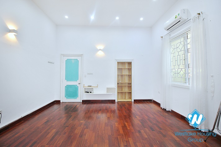 An affordable 3beds apartment for rent in Au Co, Tay Ho