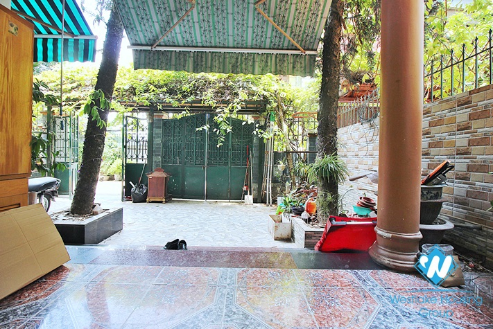 An affordable 3beds apartment for rent in Au Co, Tay Ho