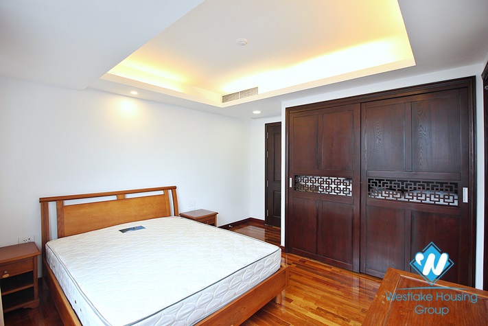 High floor apartment for rent in Xuan Dieu street, Tay Ho, Hanoi