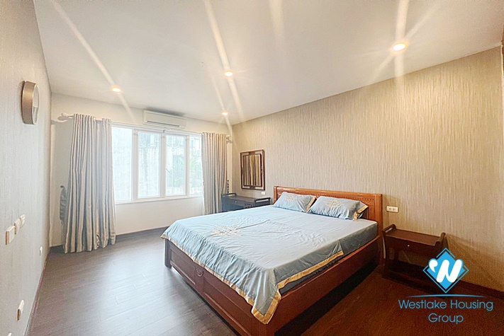 Nice and cheap 1 bedroom apartment for rent in Truc bach, Ha noi