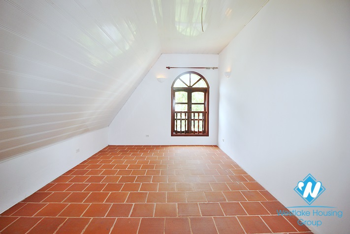 Well finished house to rent in Tay Ho with lots of light and space