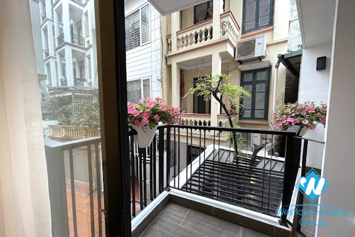 Brand new studio apartment for rent in Hoang Hoa Tham st, Ba Dinh district.