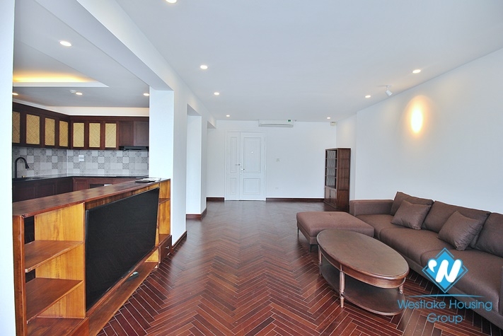 Lake view 3beds apartment for rent in Tu Hoa st, Tay Ho