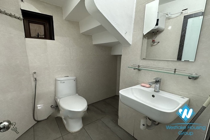 Bright house 5 bedroom for rent near Thong Nhat park ,Dong Da.