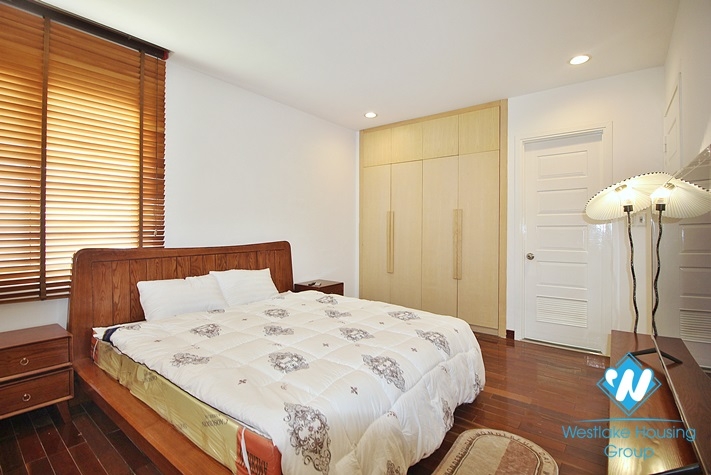 Lake view and huge balcony 2 bedrooms apartment for rent in Quang Khanh, Tay Ho