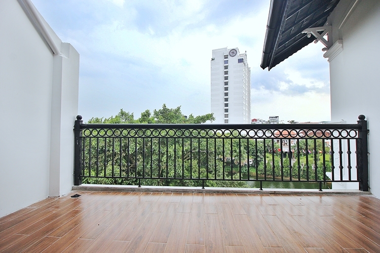 A 5 bedroom house with big yard for rent in Tay Ho, Ha Noi