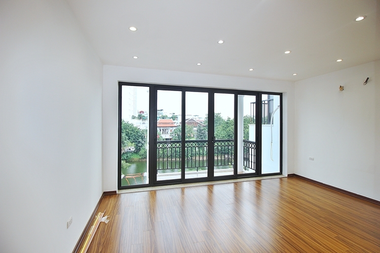A 5 bedroom house with big yard for rent in Tay Ho, Ha Noi