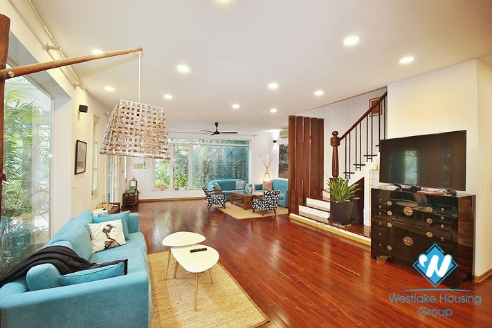 To Ngoc Van house rental with beautiful patio garden and swimming pool 