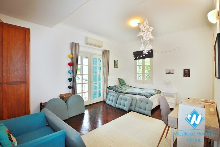 To Ngoc Van house rental with beautiful patio garden and swimming pool 
