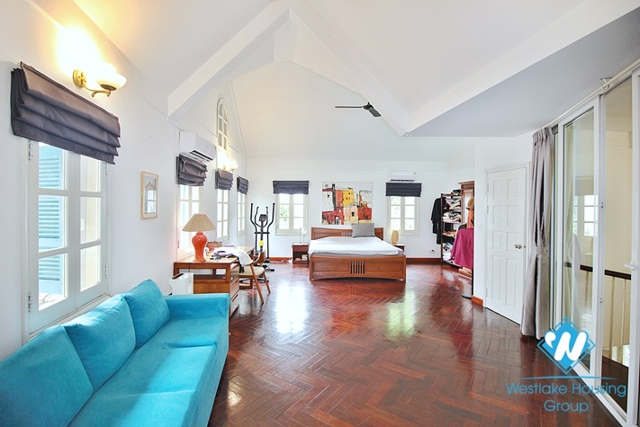 To Ngoc Van house rental with beautiful patio garden and swimming pool 