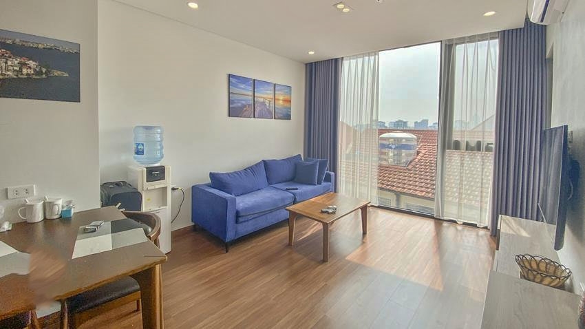 A modern 1 bedroom with lot of natural light in Xuan dieu