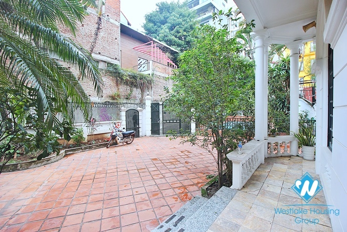 Beautiful house with huge garden for rent in Tay Ho, Ha Noi