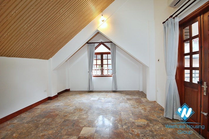 Beautiful house with huge garden for rent in Tay Ho, Ha Noi