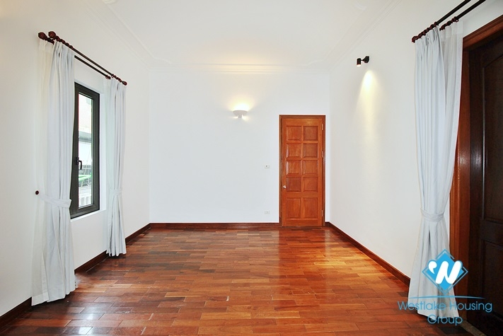 Beautiful house with huge garden for rent in Tay Ho, Ha Noi