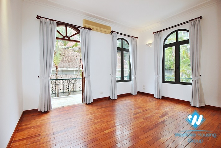 Beautiful house with huge garden for rent in Tay Ho, Ha Noi
