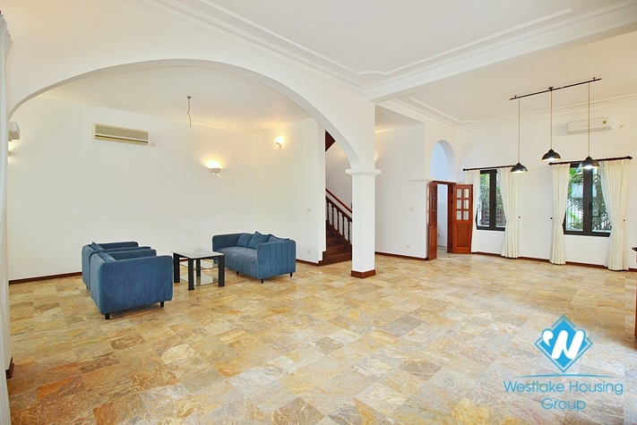 Beautiful house with huge garden for rent in Tay Ho, Ha Noi