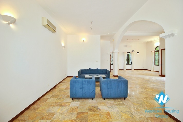 Beautiful house with huge garden for rent in Tay Ho, Ha Noi