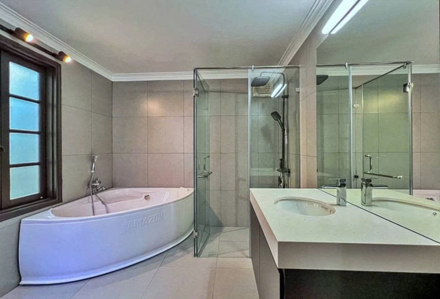 Lovely 3 bedrooms house for rent in Tay Ho