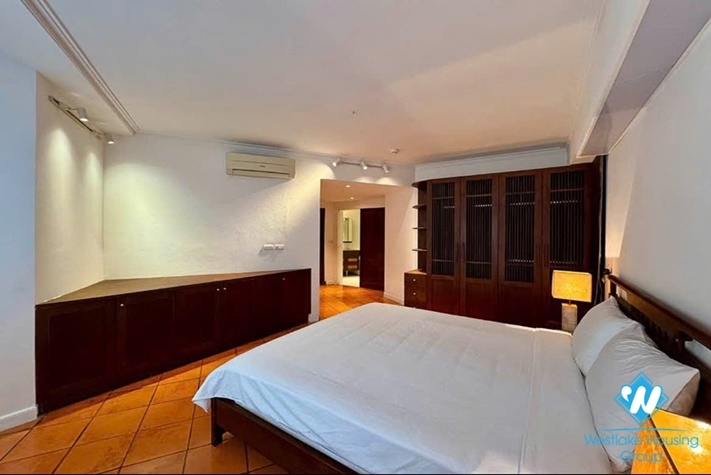 Newly renonated apartment with 3 bedrooms for lease in Truc Bach area.