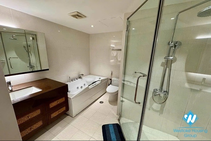 Newly renonated apartment with 3 bedrooms for lease in Truc Bach area.