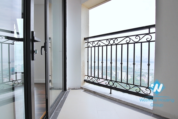 A stunning 4 bedroom apartment  for rent in D' Leroi Soleil, Xuan Dieu, Tay Ho