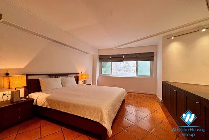 Newly renonated apartment with 3 bedrooms for lease in Truc Bach area.