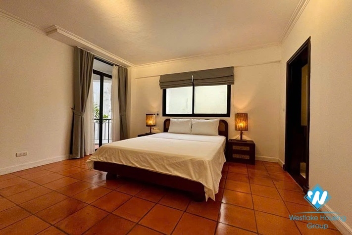 Newly renonated apartment with 3 bedrooms for lease in Truc Bach area.