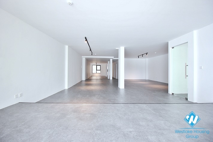 Large size office for rent on Quang An street, Tay Ho District, Ha Noi