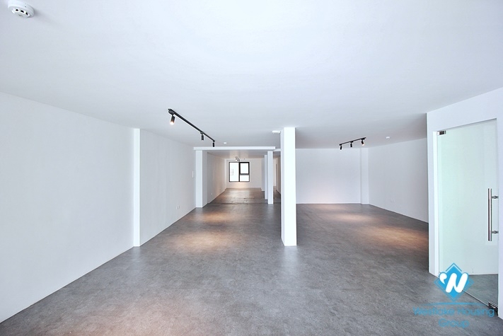 Large size office for rent on Quang An street, Tay Ho District, Ha Noi