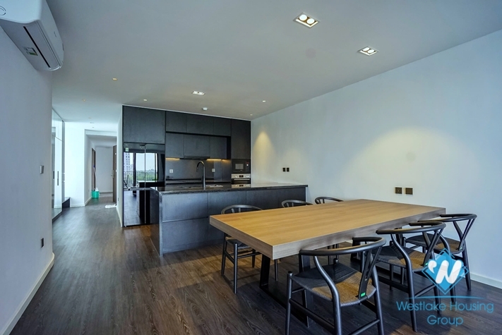Morden and lakeview 4 bedrooms apartment for rent in Quang An st, Tay Ho