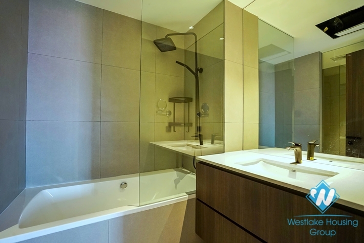 Morden and lakeview 4 bedrooms apartment for rent in Quang An st, Tay Ho