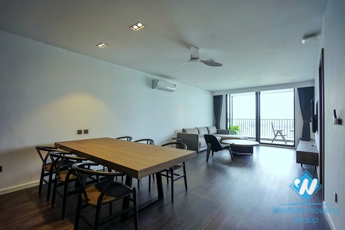 Morden and lakeview 4 bedrooms apartment for rent in Quang An st, Tay Ho