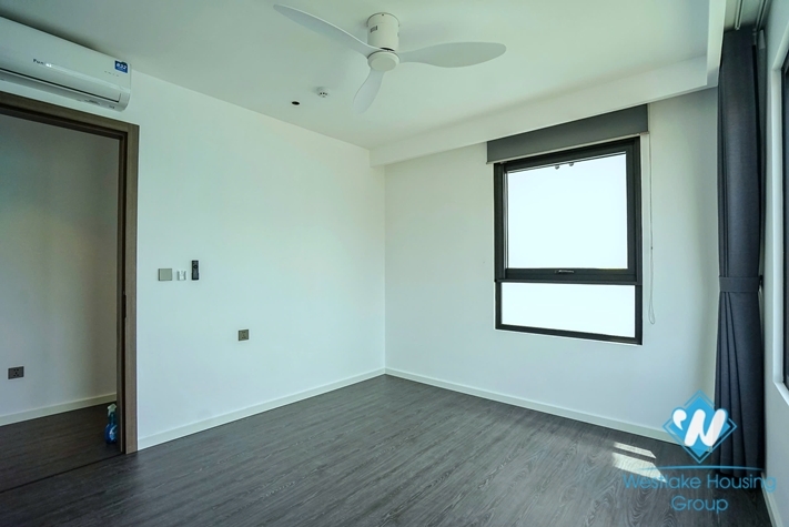 Morden and lakeview 4 bedrooms apartment for rent in Quang An st, Tay Ho