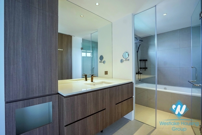 Morden and lakeview 4 bedrooms apartment for rent in Quang An st, Tay Ho