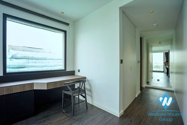 Morden and lakeview 4 bedrooms apartment for rent in Quang An st, Tay Ho