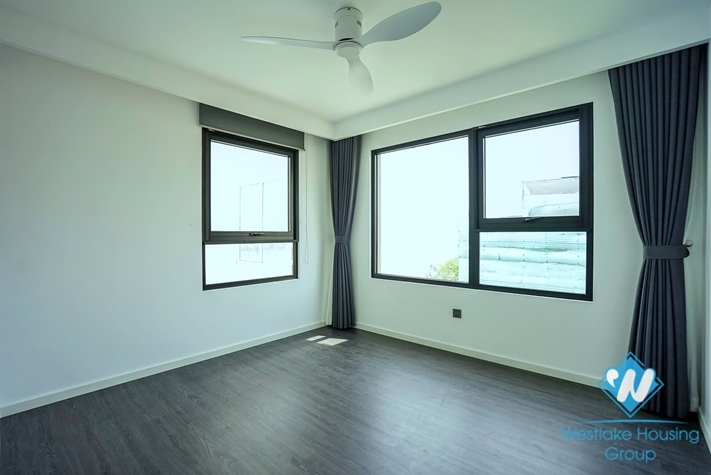 Morden and lakeview 4 bedrooms apartment for rent in Quang An st, Tay Ho