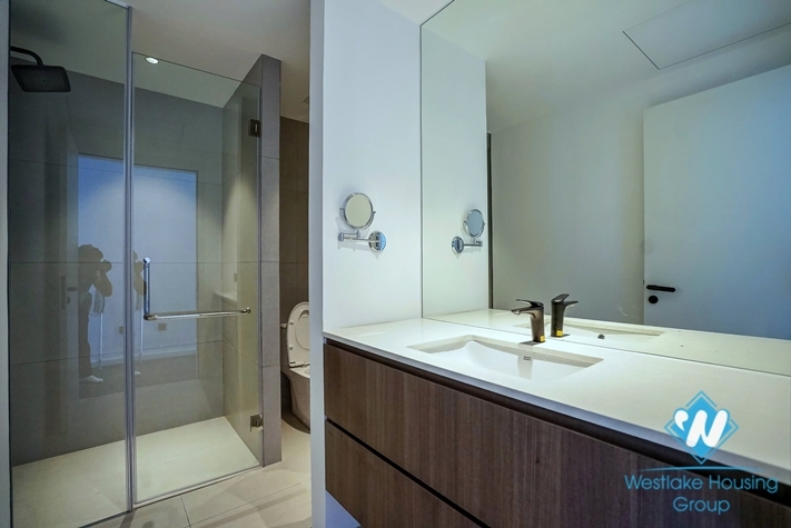Morden and lakeview 4 bedrooms apartment for rent in Quang An st, Tay Ho