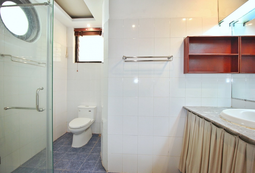 A lovely house 3 bedroom for rent on Tu Hoa st , Tay Ho district.