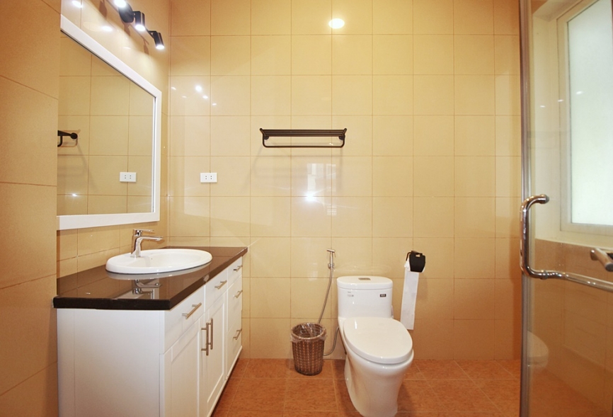 Nice house with outside swiming pool for rent in Tay Ho, Ha Noi