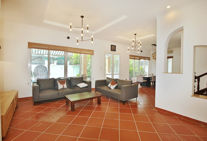 Nice house with outside swiming pool for rent in Tay Ho, Ha Noi