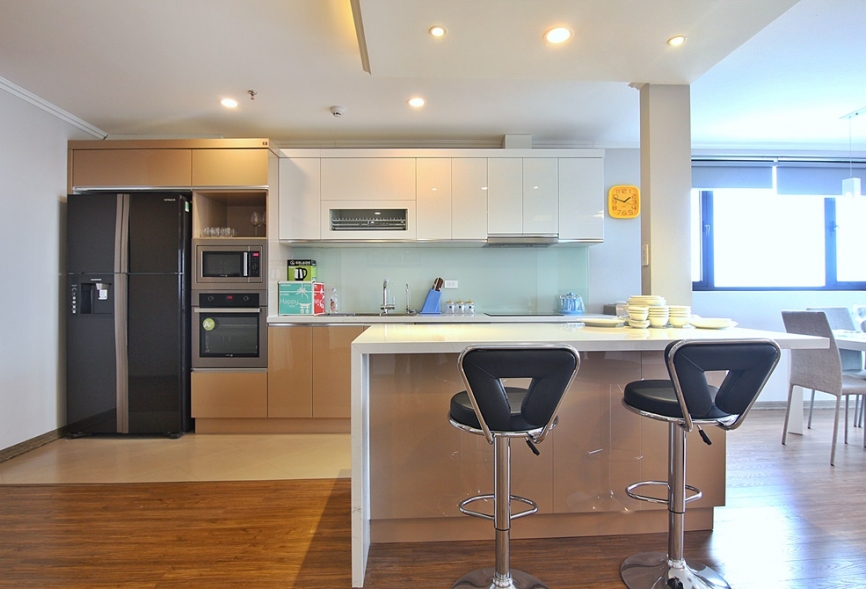 High-end apartment with lakeview in Tay Ho, Ha Noi for rent