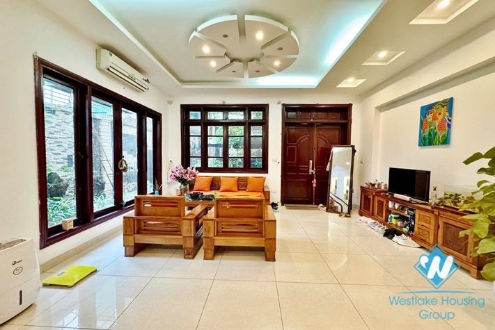 Green garden house for rent in Tay Ho, Ha Noi