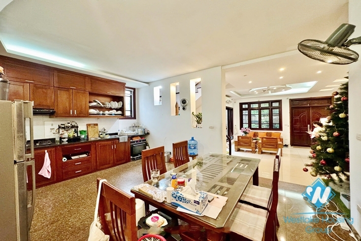 Green garden house for rent in Tay Ho, Ha Noi
