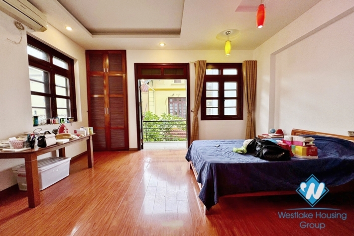 Green garden house for rent in Tay Ho, Ha Noi