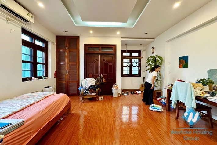 Green garden house for rent in Tay Ho, Ha Noi